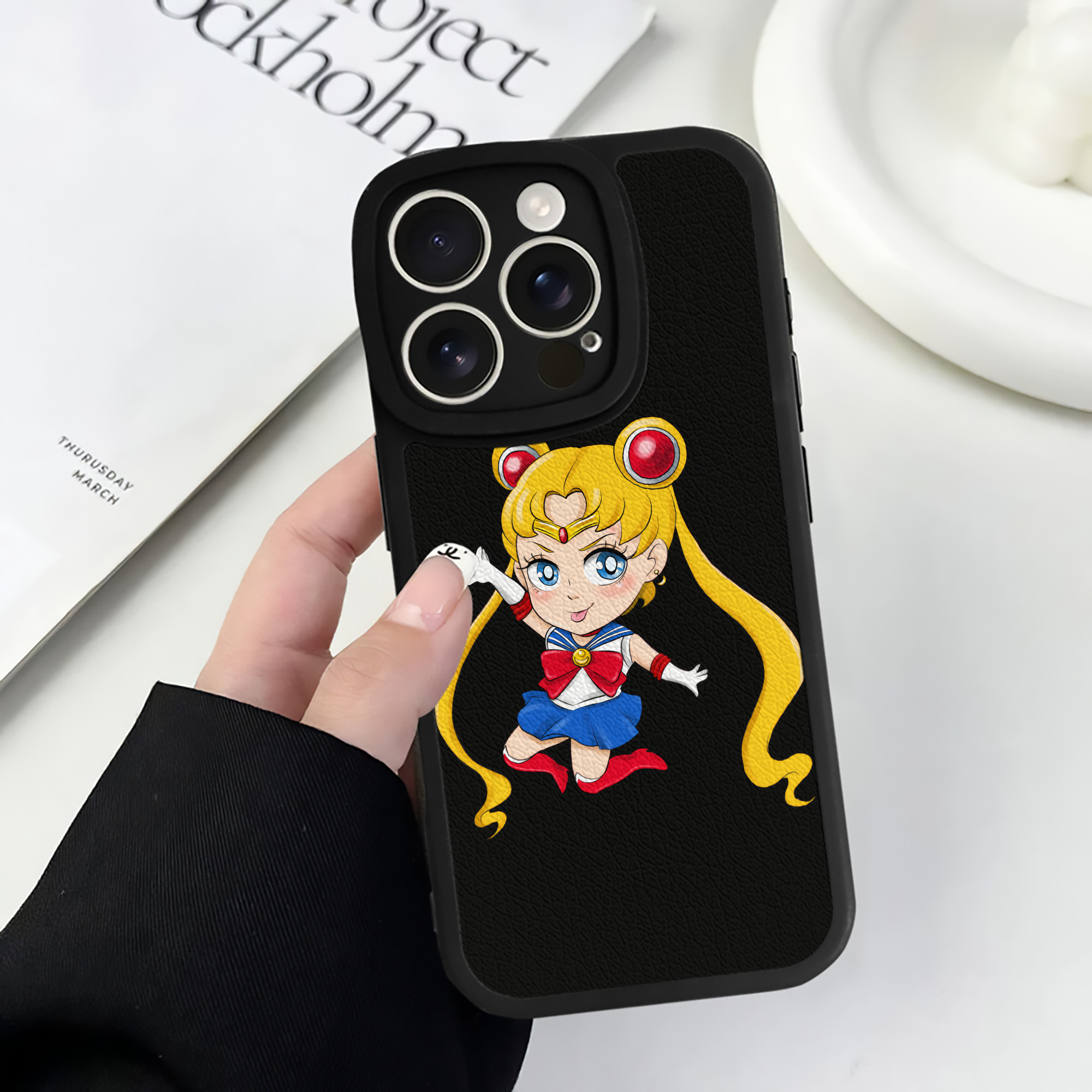 （画像用） 美少女戦士セーラームーン 月野 うさぎ つきの うさぎ Sailor Moon Tsukino Usagi 【iPhone 16シリーズ対応】シリコンスマホケース（レザー調） 材質：シリコン